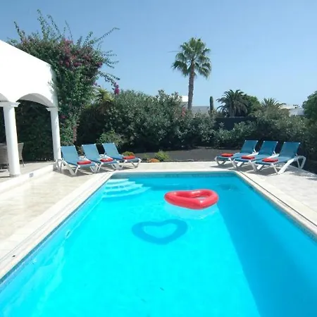 Villa Playa Blanca Sleeps 7 With Pool