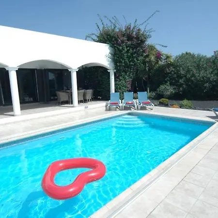 Playa Blanca Sleeps 7 With Pool Villa